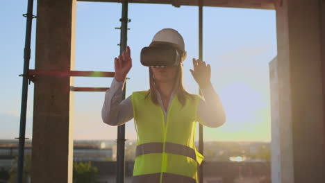 Woman-worker-wearing-reflective-vest-have-experience-with-VR-headset